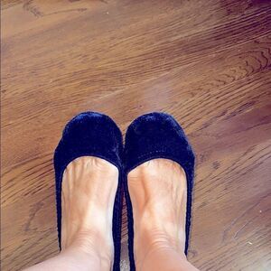 GAP Dark Navy Velvet Fold Up Flats with velvet carrying bag